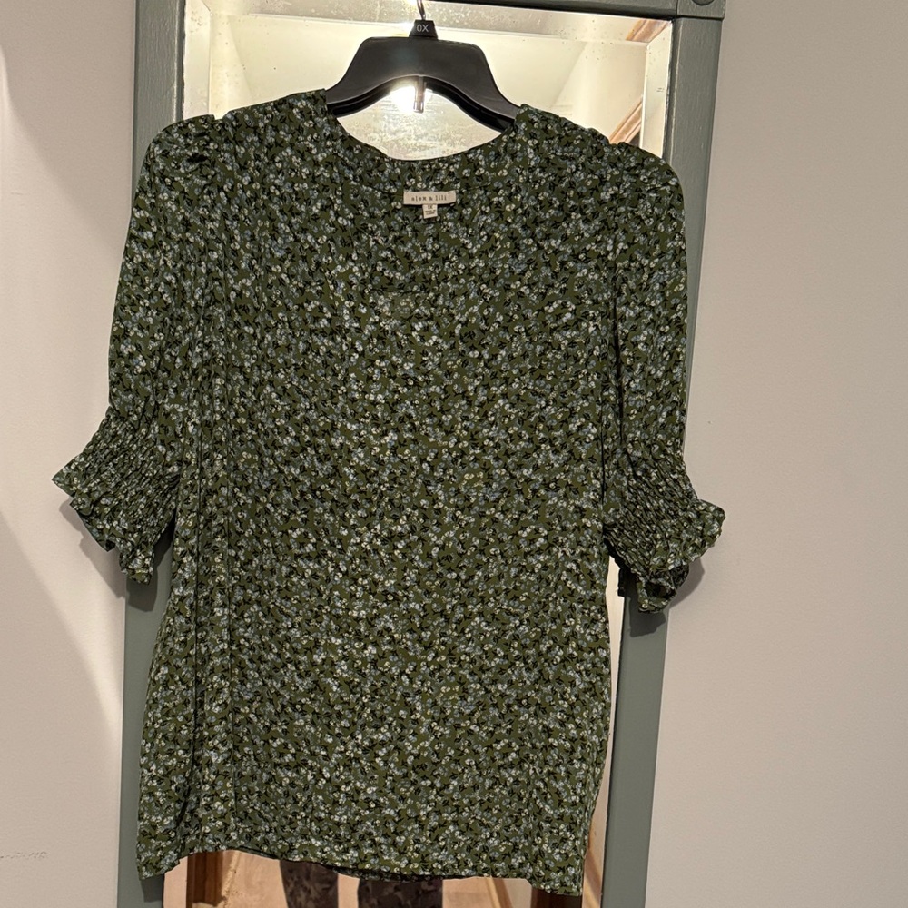 Chic Green Floral Blouse